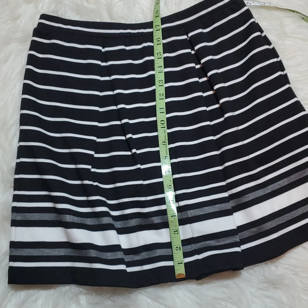 Max Studio strip, pleated skirt black white size M